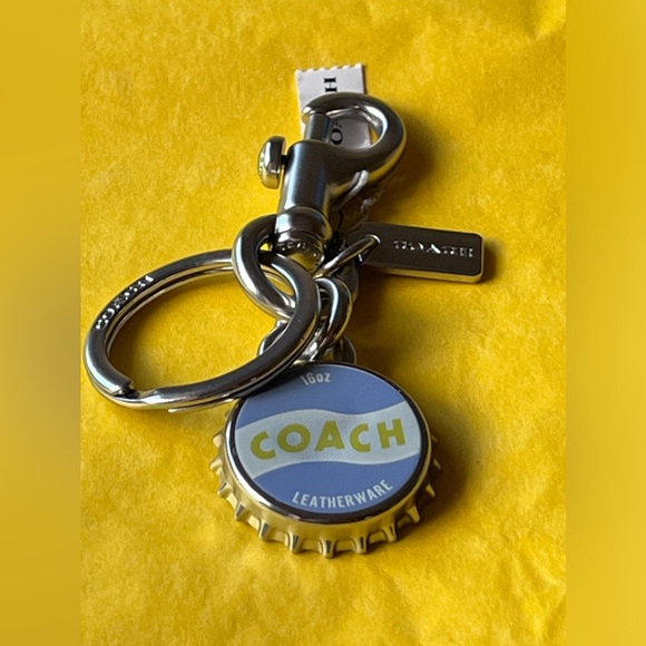 🥤 COACH BOTTLE CAP BAG CHARM 🥤 NWT 🥤 - Picture 4 of 16